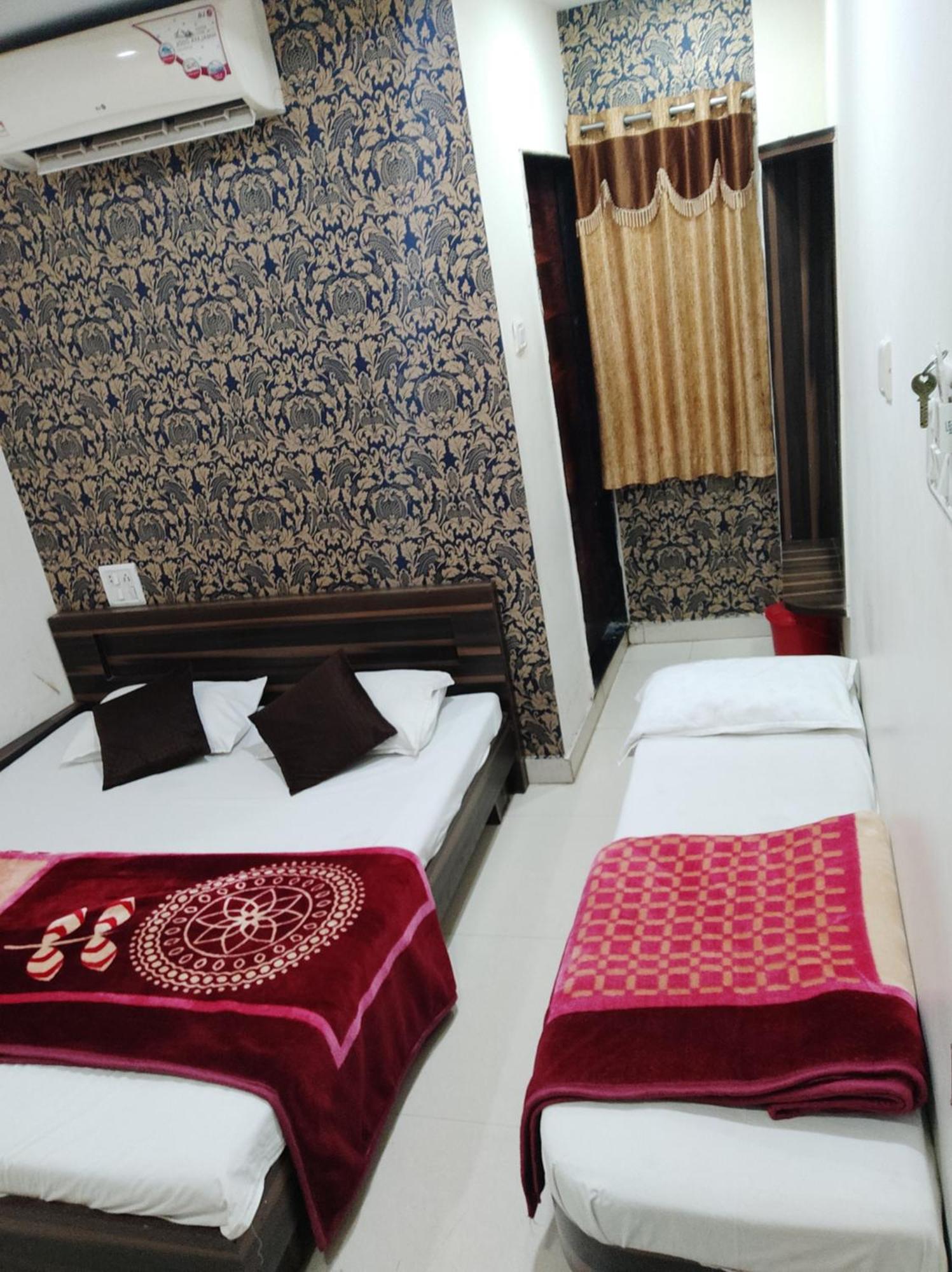 Hotel Vrandavan Palace Near Mahakal Temple Ujjain Exteriör bild