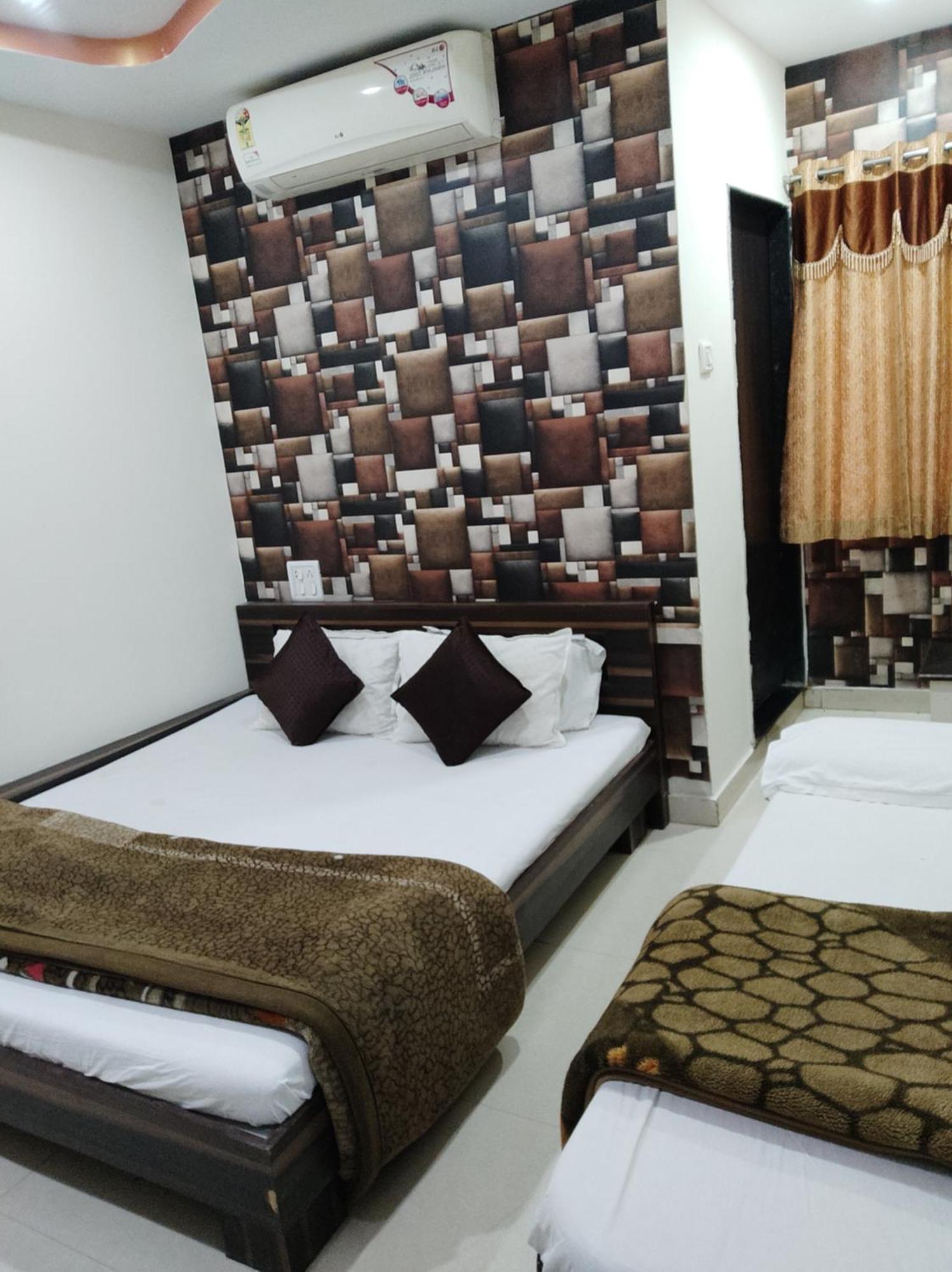 Hotel Vrandavan Palace Near Mahakal Temple Ujjain Exteriör bild