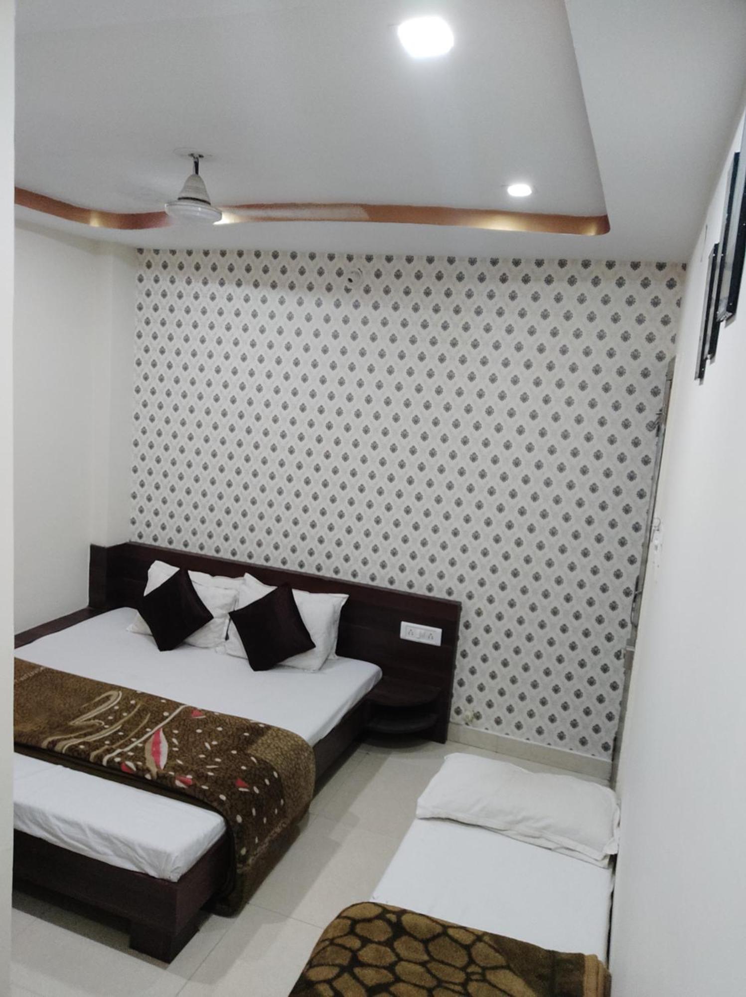 Hotel Vrandavan Palace Near Mahakal Temple Ujjain Exteriör bild