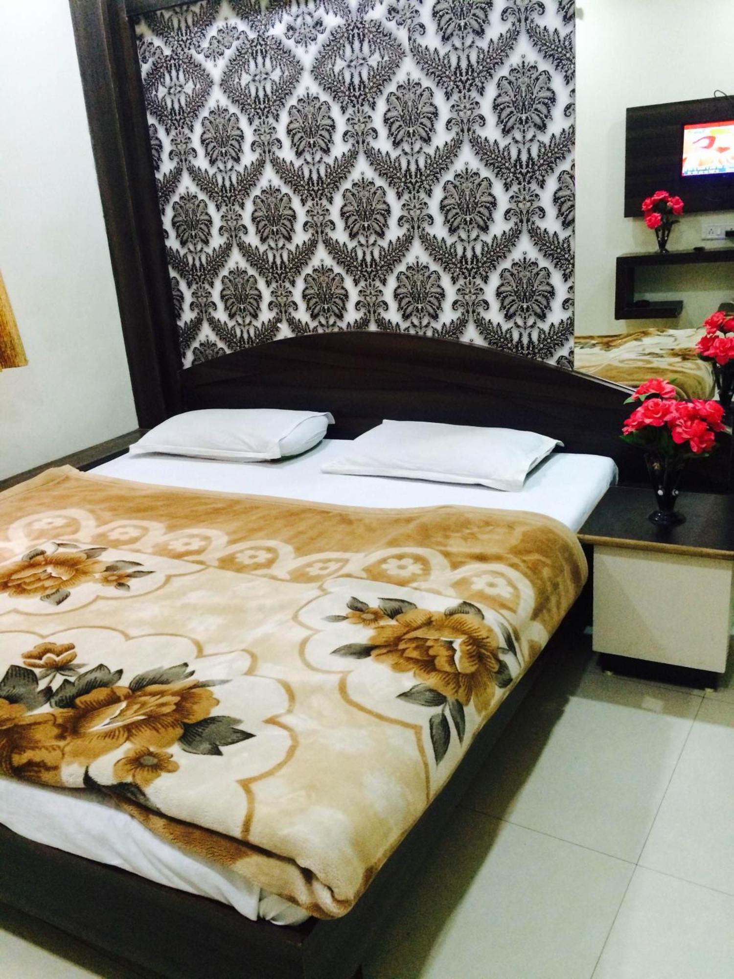 Hotel Vrandavan Palace Near Mahakal Temple Ujjain Exteriör bild