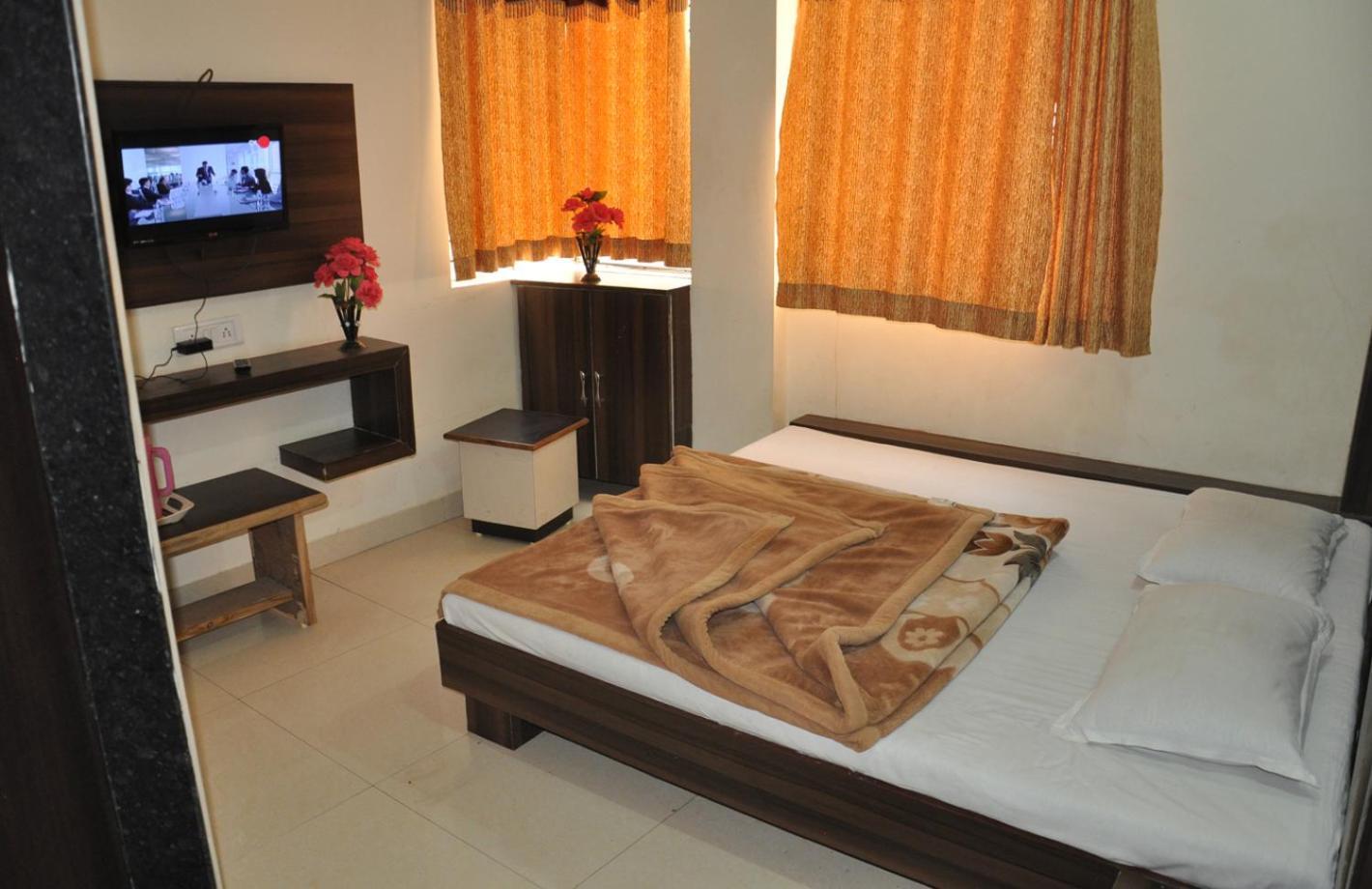 Hotel Vrandavan Palace Near Mahakal Temple Ujjain Exteriör bild