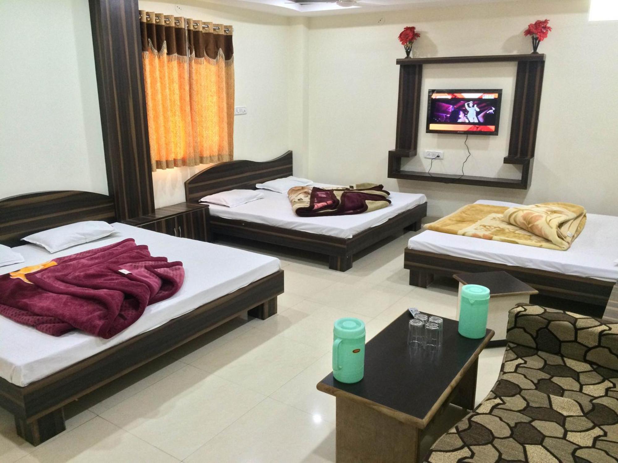 Hotel Vrandavan Palace Near Mahakal Temple Ujjain Exteriör bild