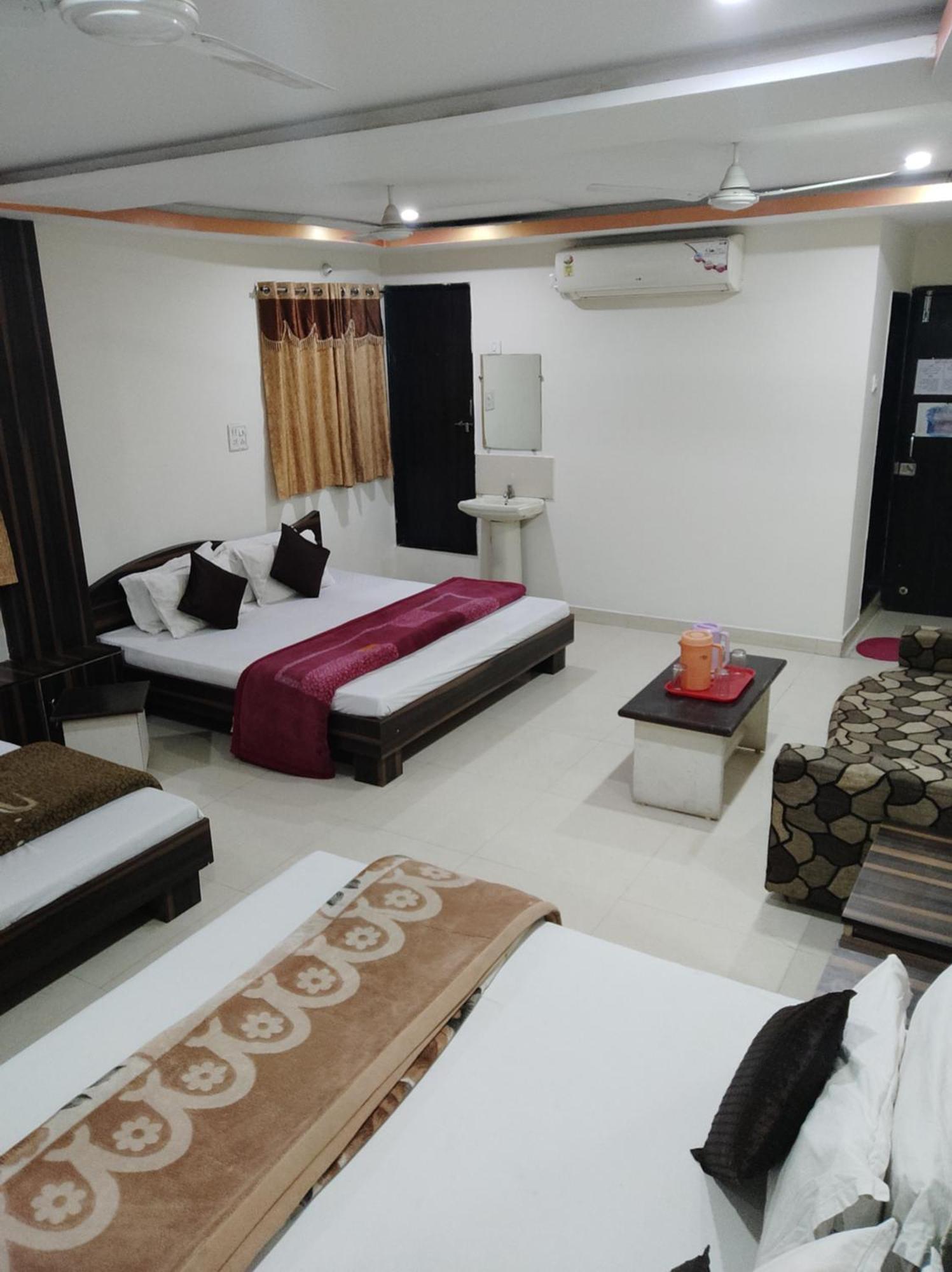 Hotel Vrandavan Palace Near Mahakal Temple Ujjain Exteriör bild