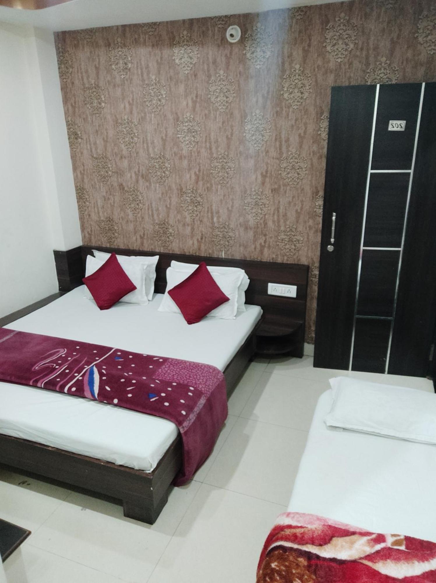 Hotel Vrandavan Palace Near Mahakal Temple Ujjain Exteriör bild