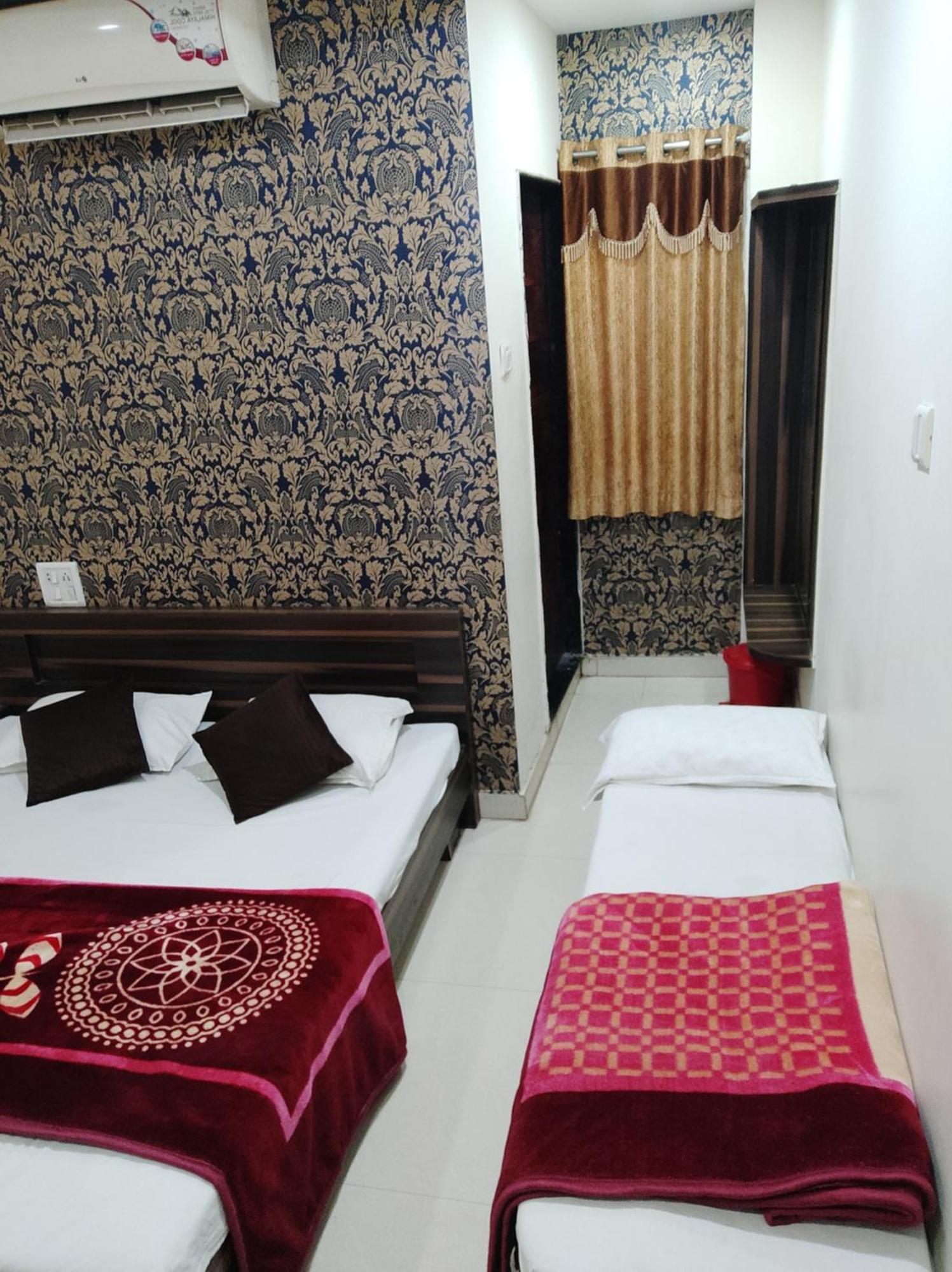 Hotel Vrandavan Palace Near Mahakal Temple Ujjain Exteriör bild