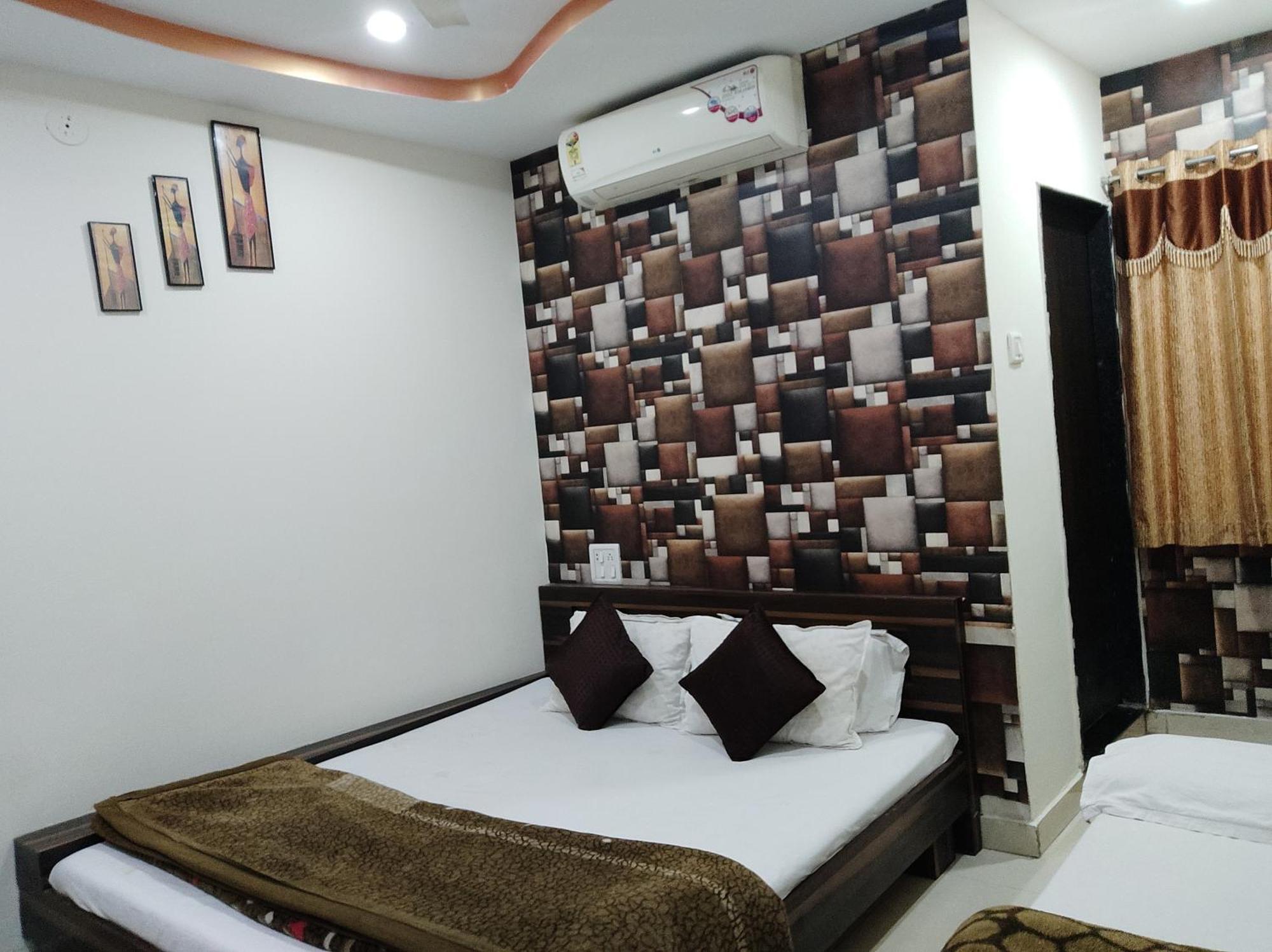 Hotel Vrandavan Palace Near Mahakal Temple Ujjain Exteriör bild