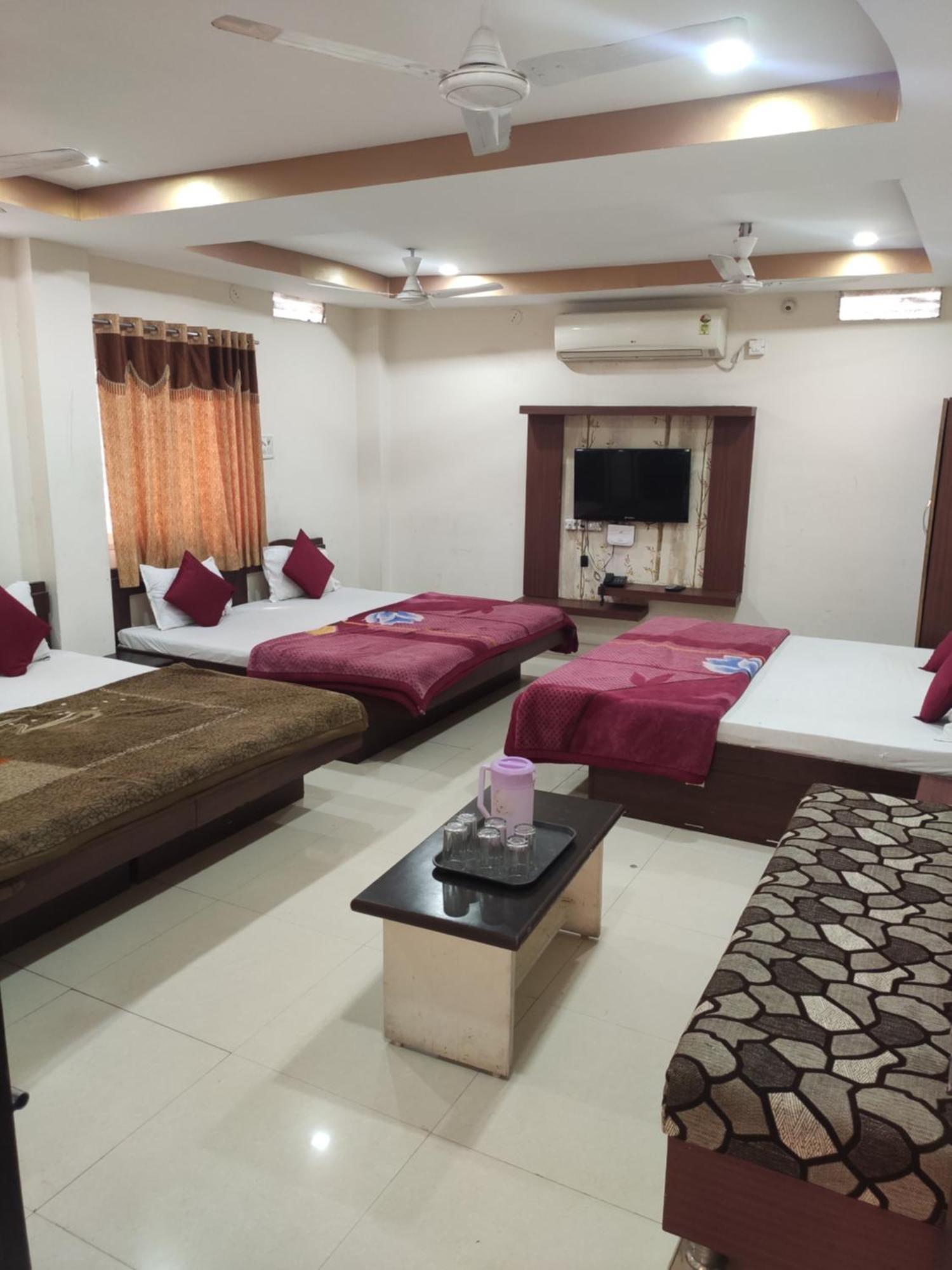 Hotel Vrandavan Palace Near Mahakal Temple Ujjain Exteriör bild