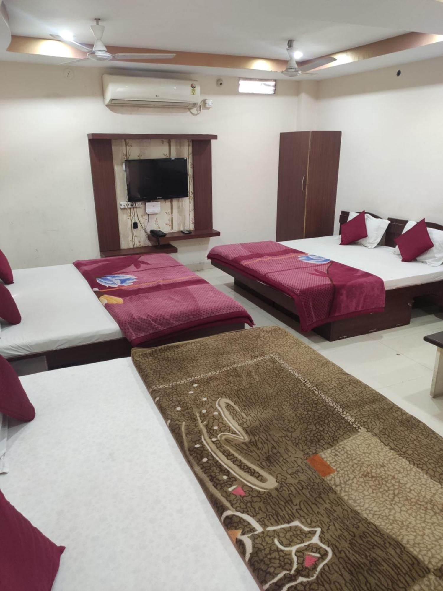 Hotel Vrandavan Palace Near Mahakal Temple Ujjain Exteriör bild