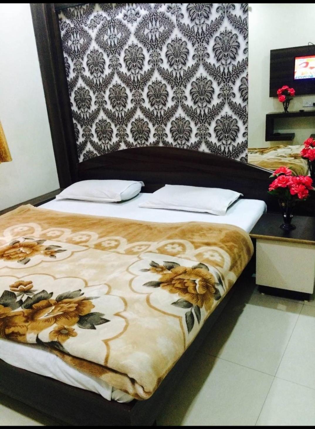 Hotel Vrandavan Palace Near Mahakal Temple Ujjain Exteriör bild