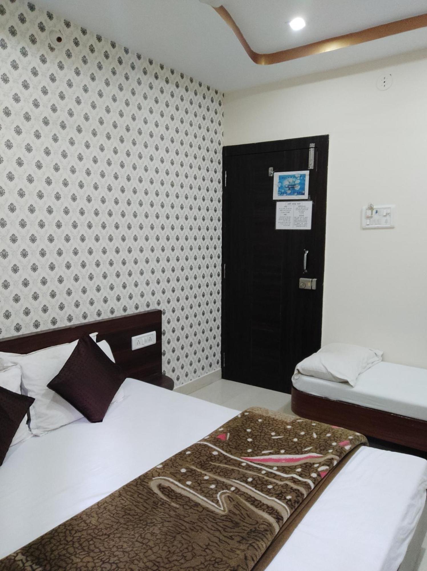 Hotel Vrandavan Palace Near Mahakal Temple Ujjain Exteriör bild
