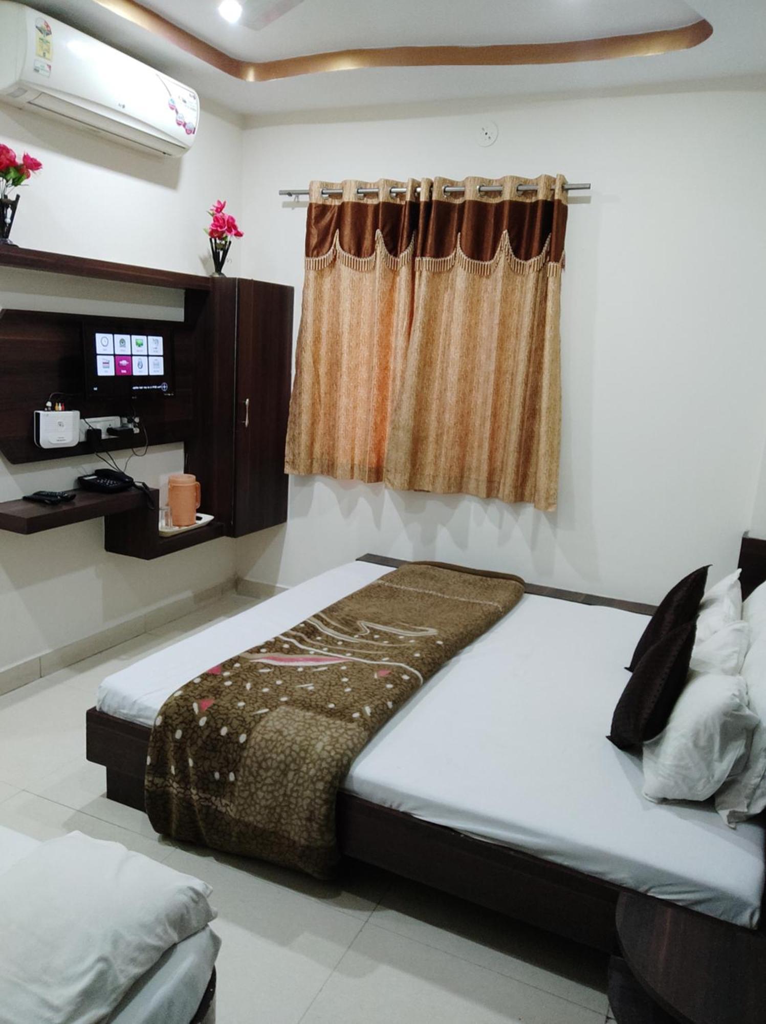 Hotel Vrandavan Palace Near Mahakal Temple Ujjain Exteriör bild